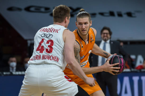 中场球员则 中场球员则